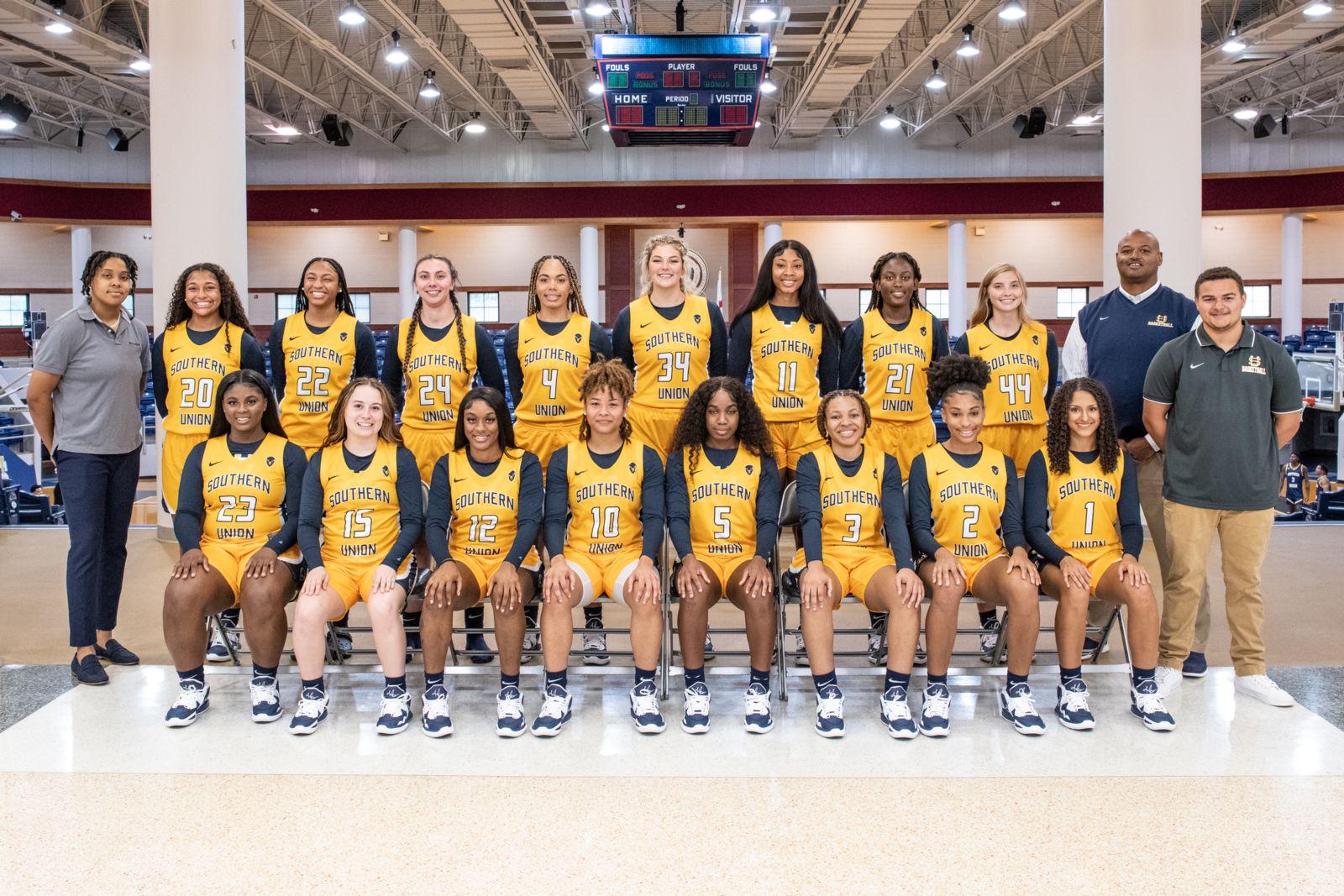 suscc women's basketball team poses for a photo